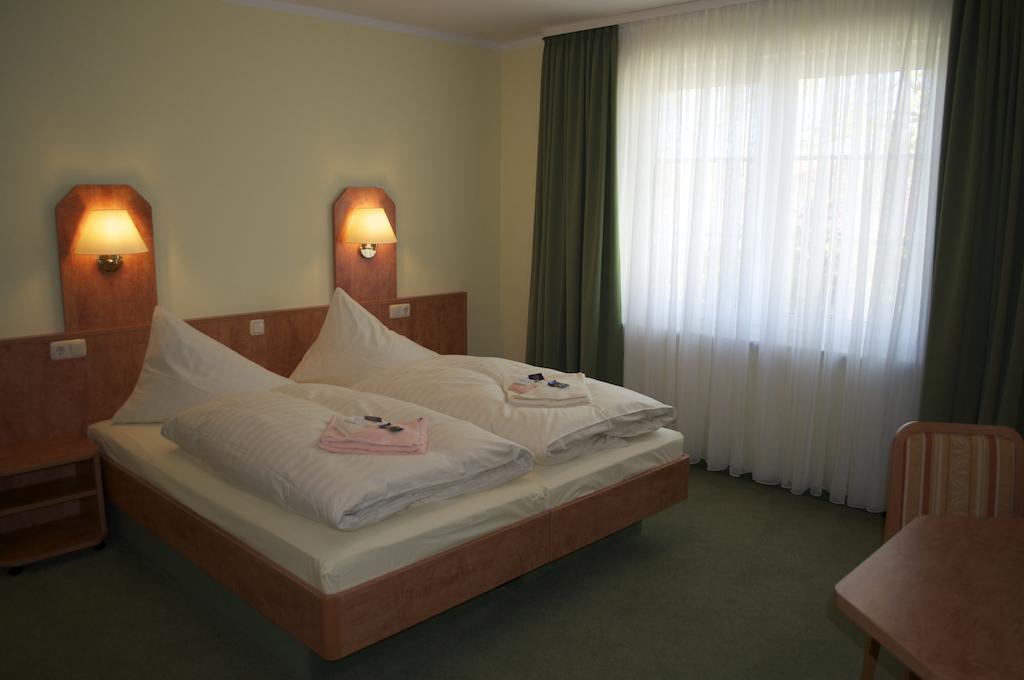 Gasthof & Pension Zum Himmel Rubenow Phòng bức ảnh